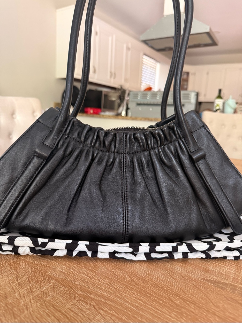 Marc Jacobs Black Leather Ruched Shoulder Bag with Double Handles - Picture 5 of 6